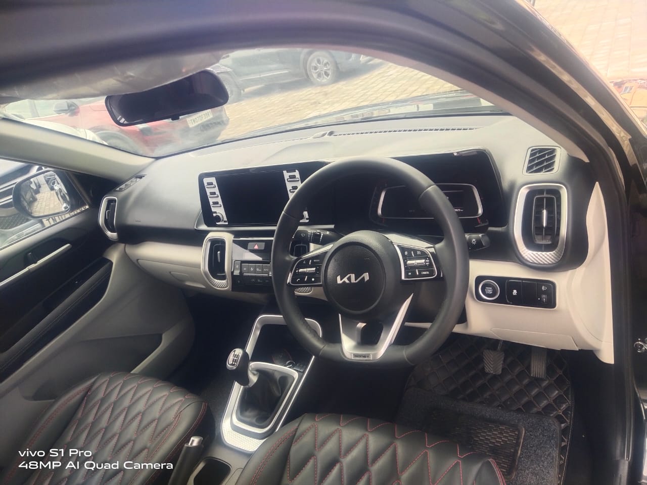 Kia Sonet(2022-2023) Gtx Plus 1.5 Dual Tone